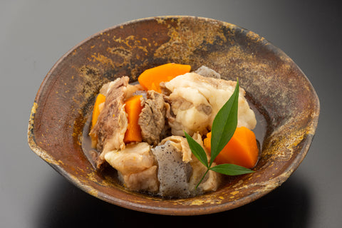 肉汁とお出汁が溶け込む 牛すじ塩煮込み